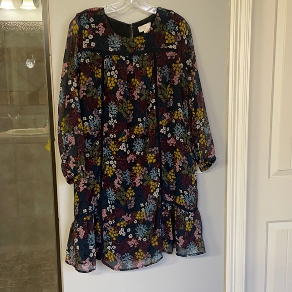 LOFT Dresses & Skirts - Loft Outlet floral shift dress